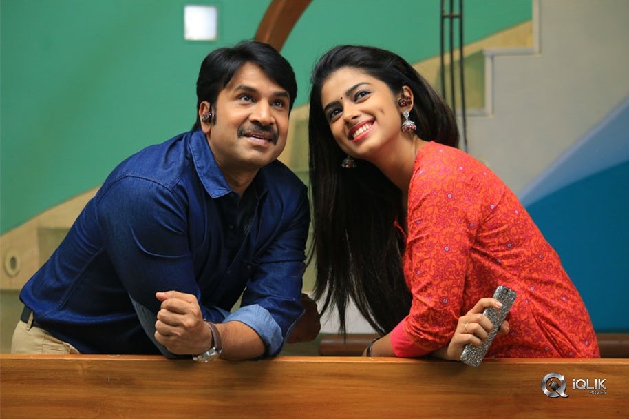 Jambalakidi-Pamba-Movie-Stills